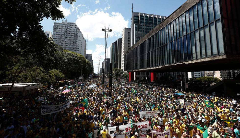 Ato dos movimentos pró-impeachment de Dilma, em dezembro na Paulista.