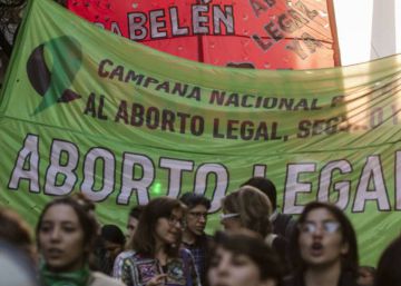 Jovem argentina é inocentada depois de passar dois anos presa por aborto Jovem argentina é inocentada depois de passar dois anos presa por aborto