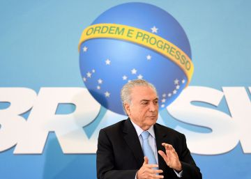 Temer ignora manifestações contra reformas e sanciona a lei da terceirização Temer ignora manifestações contra reformas e sanciona a lei da terceirização
