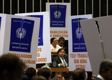 Reforma impõe mais empecilhos para trabalhadores entrarem na Justiça Reforma impõe mais empecilhos para trabalhadores entrarem na Justiça