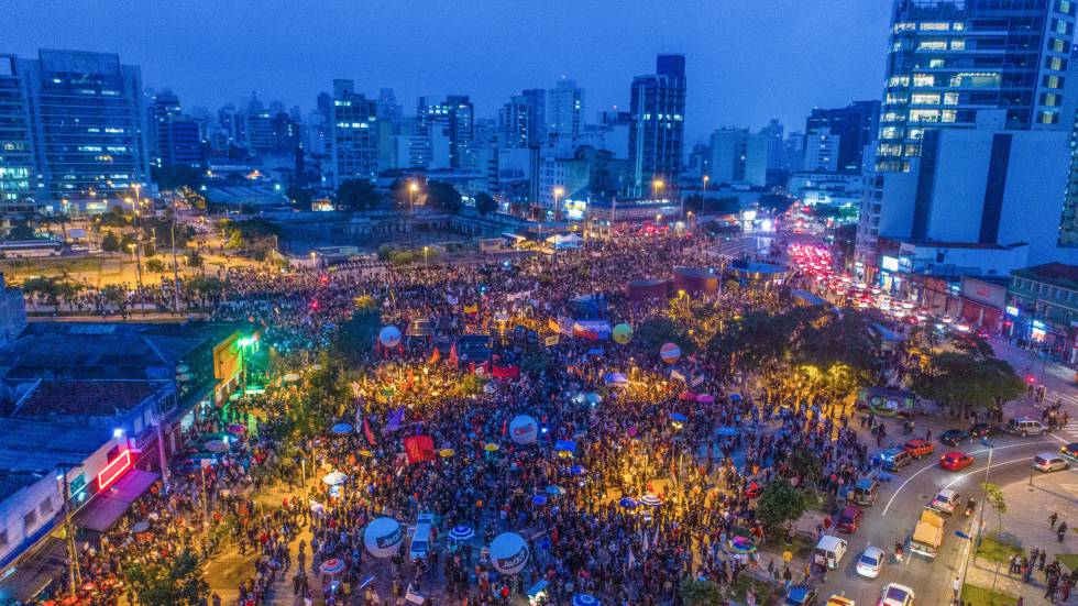 Visão do protesto em São Paulo, no Largo da Batata. 