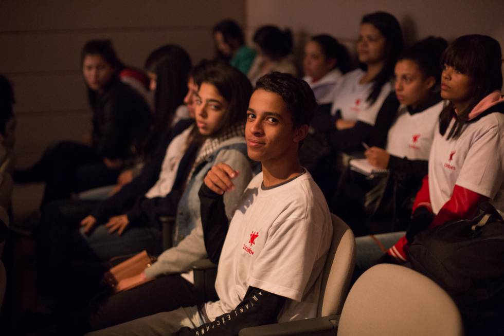 Estudantes do ensino médio, durante o seminário.