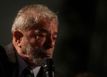Lava Jato denuncia ex-presidente Lula por obras no sítio de Atibaia Lava Jato denuncia ex-presidente Lula por obras no sítio de Atibaia