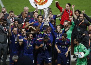 Manchester United vence o Ajax por 2 x 0 e é campeão da Europa League
