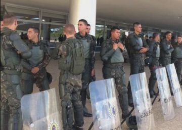 Entenda a lei usada por Temer para convocar militares após protesto Entenda a lei usada por Temer para convocar militares após protesto