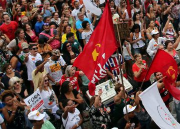 El grito por unas nuevas elecciones en Brasil toma la playa de Copacabana El grito por unas nuevas elecciones en Brasil toma la playa de Copacabana