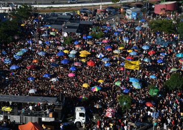 ‘Carnaval político’ pelas “Diretas Já”’ lota o largo da Batata, em São Paulo ‘Carnaval político’ pelas “Diretas Já”’ lota o largo da Batata, em São Paulo
