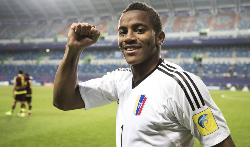 O goleiro Wuilker Farinez comemora a vitória diante do Uruguai.