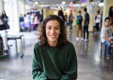 Estudantes de classe média vão à escola pública por economia e para sair da “bolha” social Estudantes de classe média vão à escola pública por economia e para sair da “bolha” social