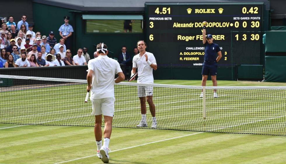 Federer e Dolgopolov, que abandonou o jogo.