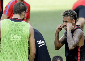 Piqué: “Quem pode dizer se fica ou não é o Neymar” Piqué: “Quem pode dizer se fica ou não é o Neymar”