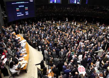 Câmara livra Temer e barra denúncia de Janot Câmara livra Temer e barra denúncia de Janot
