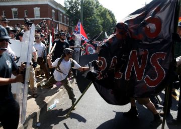 Três mortos na jornada de violência provocada por grupos racistas norte-americanos Três mortos na jornada de violência provocada por grupos racistas norte-americanos