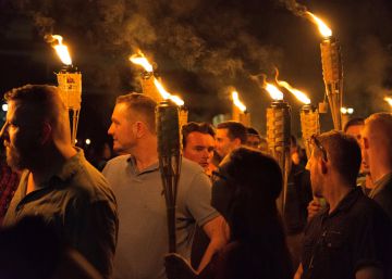 A perigosa caça digital que identifica racistas de Charlottesville A perigosa caça digital que identifica racistas de Charlottesville