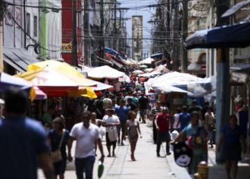 Os custos humanos da guerra contra o comércio informal Os custos humanos da guerra contra o comércio informal