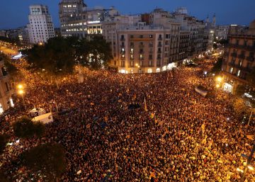 Tensão dispara na Catalunha após operação policial para barrar referendo de independência Tensão dispara na Catalunha após operação policial para barrar referendo de independência