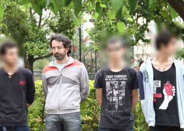 Jovens no banco dos réus por portarem vinagre e roupas pretas para um protesto