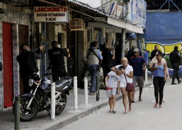 Tiroteios semeiam caos e Exército tenta cercar Rocinha Tiroteios semeiam caos e Exército tenta cercar Rocinha