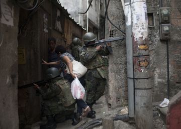 A vida parou na Rocinha, mais um símbolo do colapso do Rio A vida parou na Rocinha, mais um símbolo do colapso do Rio
