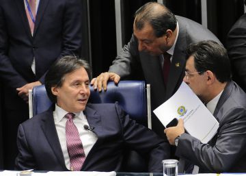 Senado tenta esfriar crise com STF e adia decisão sobre afastamento de Aécio