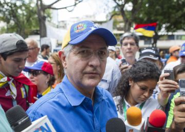 Antonio Ledezma, opositor de Maduro, escapa da prisão domiciliar e viaja para a Colômbia