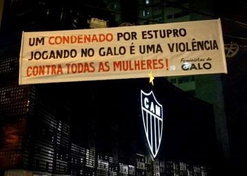 “Não aceitaremos estupradores”: torcedoras protestam contra Robinho no Atlético