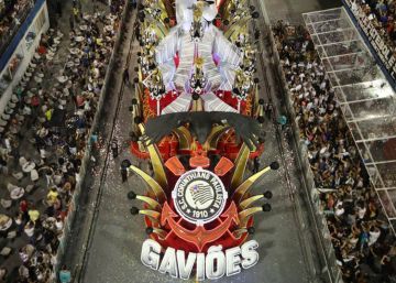 Da arquibancada para o sambódromo: a apoteose das escolas ligadas às torcidas no Carnaval de São Paulo