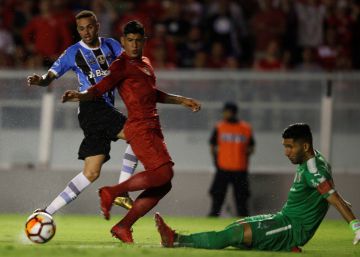 Grêmio sai na frente, mas cede empate ao Independiente pela Recopa Sul-Americana