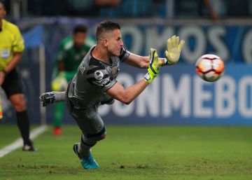 Marcelo Grohe pega pênalti e Grêmio é bicampeão da Recopa Sul-Americana
