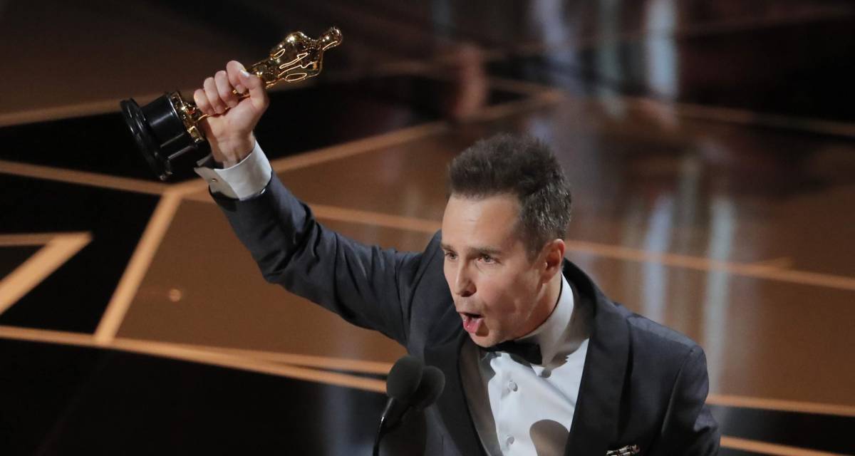 Sam Rockwell comemora o Oscar 2018 de Melhor Ator Coadjuvante.