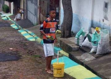 Gabriel Jesus pintando rua