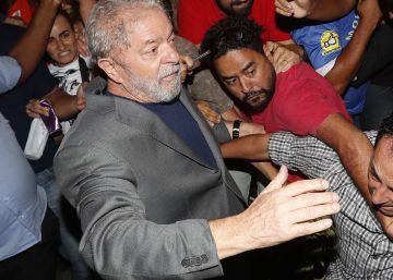 Advogado de Lula: “Ele está bem, embora indignado com a situação”