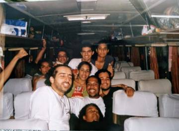Lourenço guarda com carinho uma foto com a galera do CEASM.