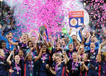 Lyon goleia Wolfsburg e conquista tricampeonato da Champions League feminina