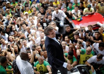 Bolsonaro lidera corrida presidencial, em que prevalecem brancos e nulos