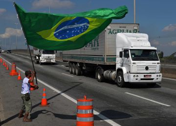 Maioria dos brasileiros quer que Temer controle o preço da gasolina