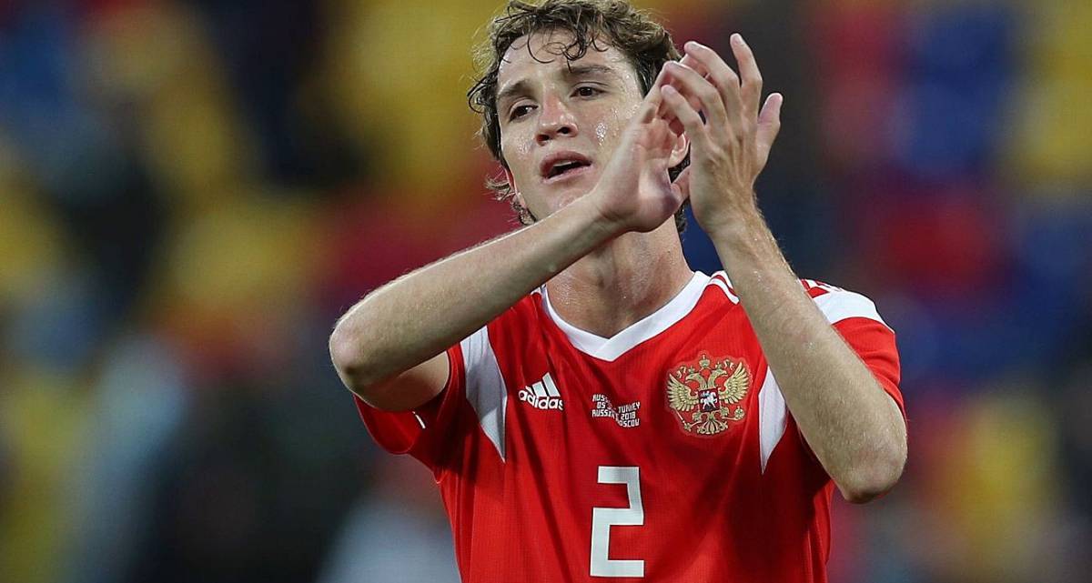Mário Fernandes em amistoso da Rússia antes da Copa.