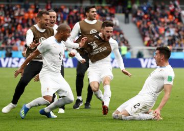 Uruguai conta com gol de Giménez para vencer o Egito em estreia na Copa do Mundo