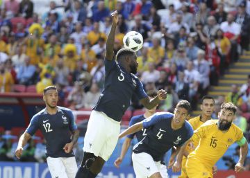 Com ajuda do árbitro de vídeo, França vence a Austrália em estreia na Copa
