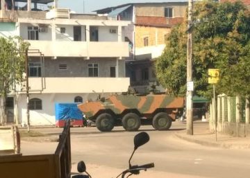 Rasantes de helicóptero e sete mortos em dia de pânico na Maré, no Rio