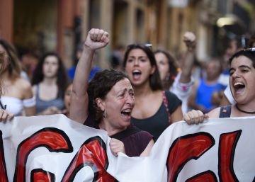 Protestos feministas se reativam na Espanha com libertação de grupo
condenado por abuso sexual
