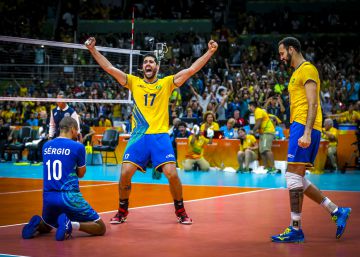 Há dois anos, o Brasil fechava as Olimpíadas do Rio com ouro no vôlei masculino