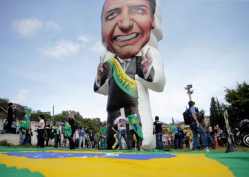 Cresce o clima de fanatismo religioso em torno do atentado a Bolsonaro