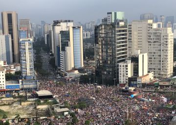 Mulheres lideram multidão contra Bolsonaro em São Paulo, Rio e Recife