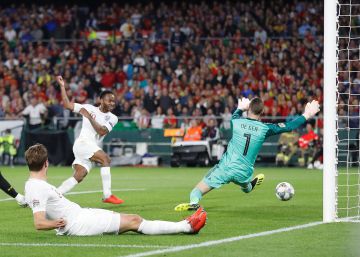 Inglaterra marca três vezes no primeiro tempo e supera Espanha pela Liga das Nações