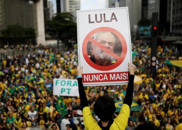 Bolsonaro depura sentimento anti-PT e colhe manifestação mais conservadora