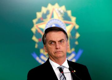 Contradições preocupam entorno de Bolsonaro, mas não afetam apoio no WhatsApp