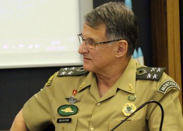 Bolsonaro obedece hierarquia do Exército e anuncia azarão para o comando