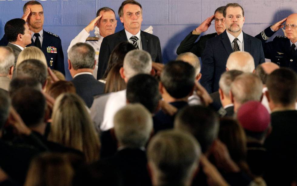 Bolsonaro e Dias Toffoli na posse novo ministro da Defesa.