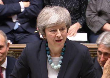 Theresa May adia votação do Brexit para evitar derrota